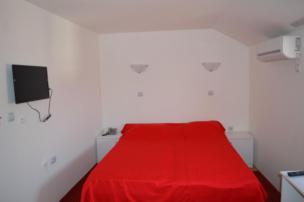 Vip Hotel Skopje - New Management ภายนอก รูปภาพ